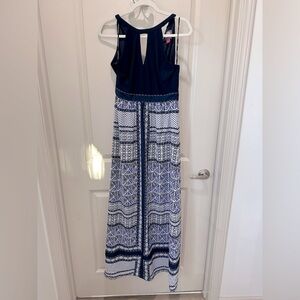 Vince Camuto size 2 blue and white maxi dress with key hole front